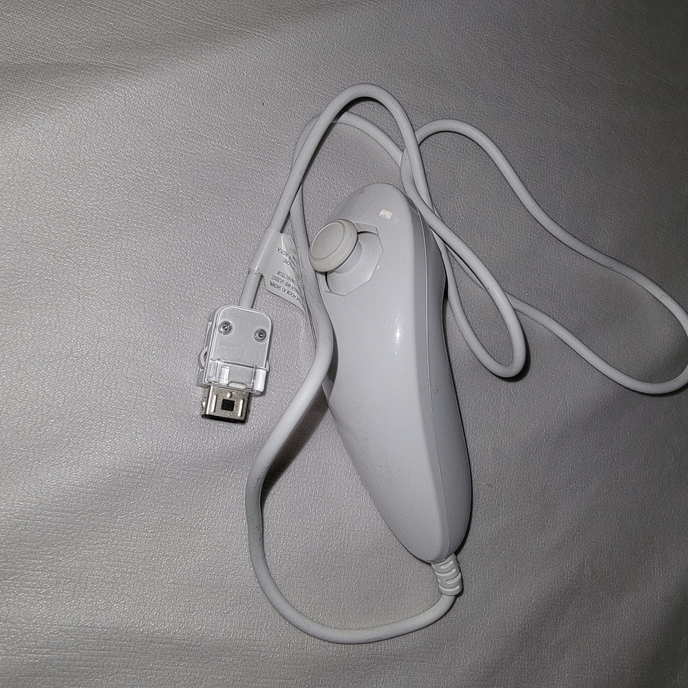 White Wii Nunchuk Controller for Enhanced Gameplay